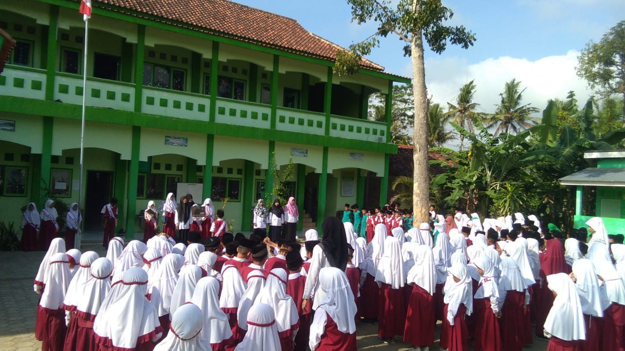 SAMBUTAN KEPALA MI JARYUL ULUM KALIPURWO KUWARASAN