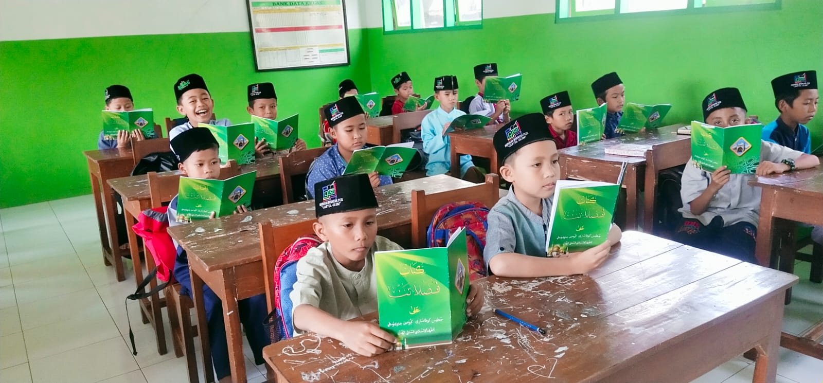NGABUBURIT-Ngaji Bareng Ustadz-Ustadzah dan Murid MI Plus Jaryul Ulum