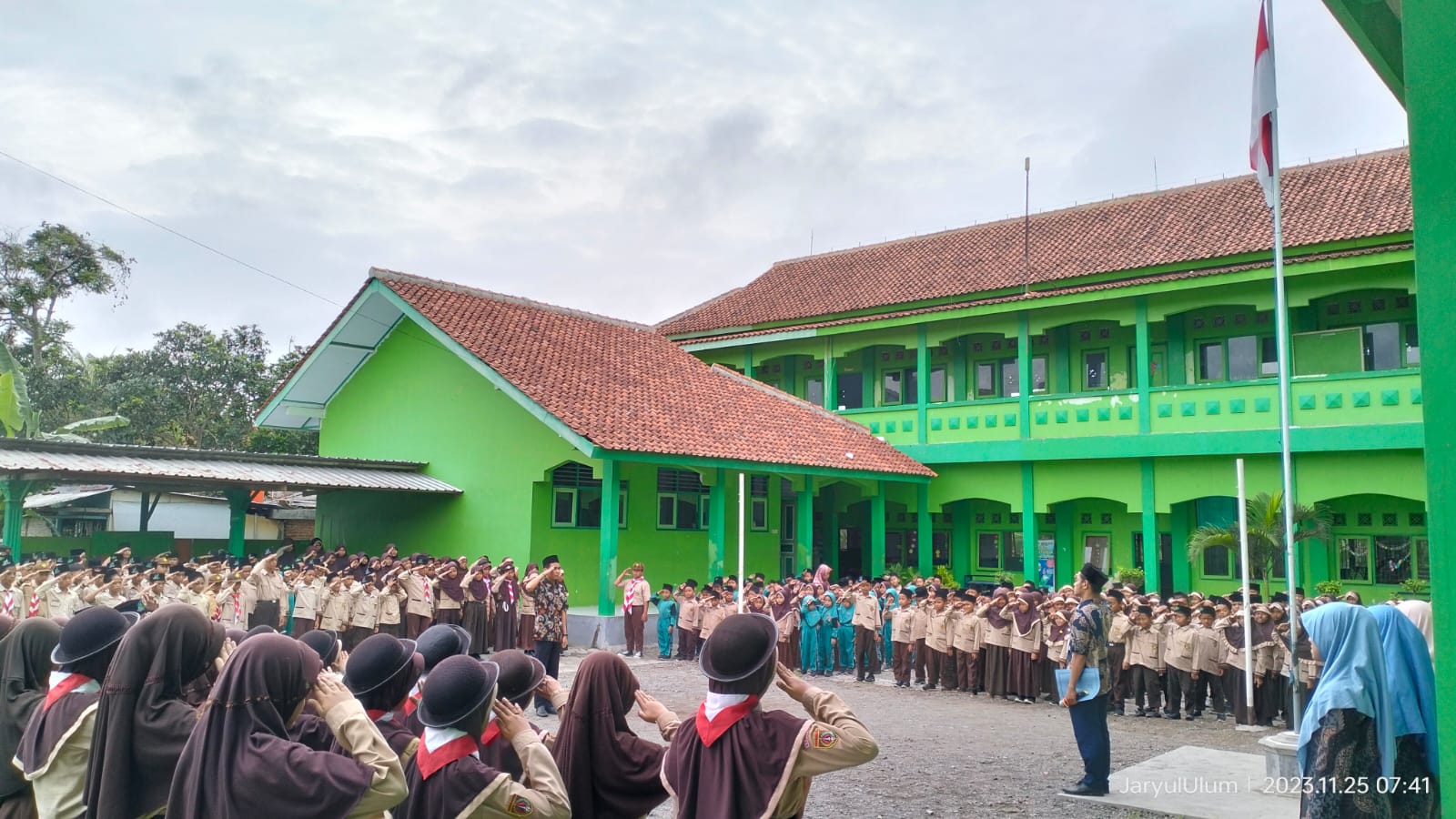 UPACARA PERINGATAN HARI GURU ” TAULADANMU, MASA DEPANKU”